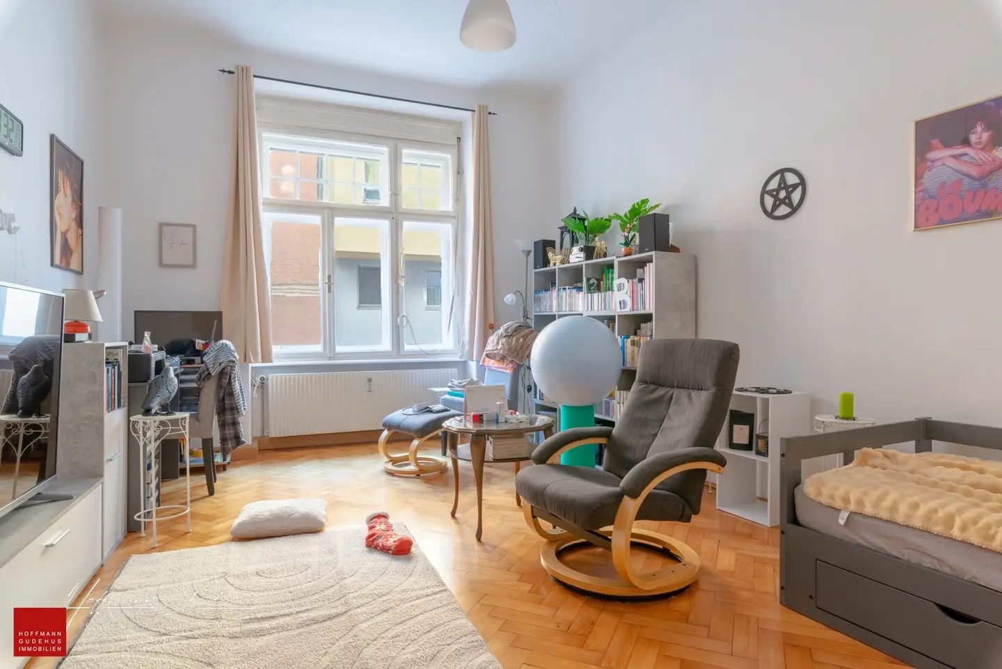 Old building charm with balcony - rented for a fixed term