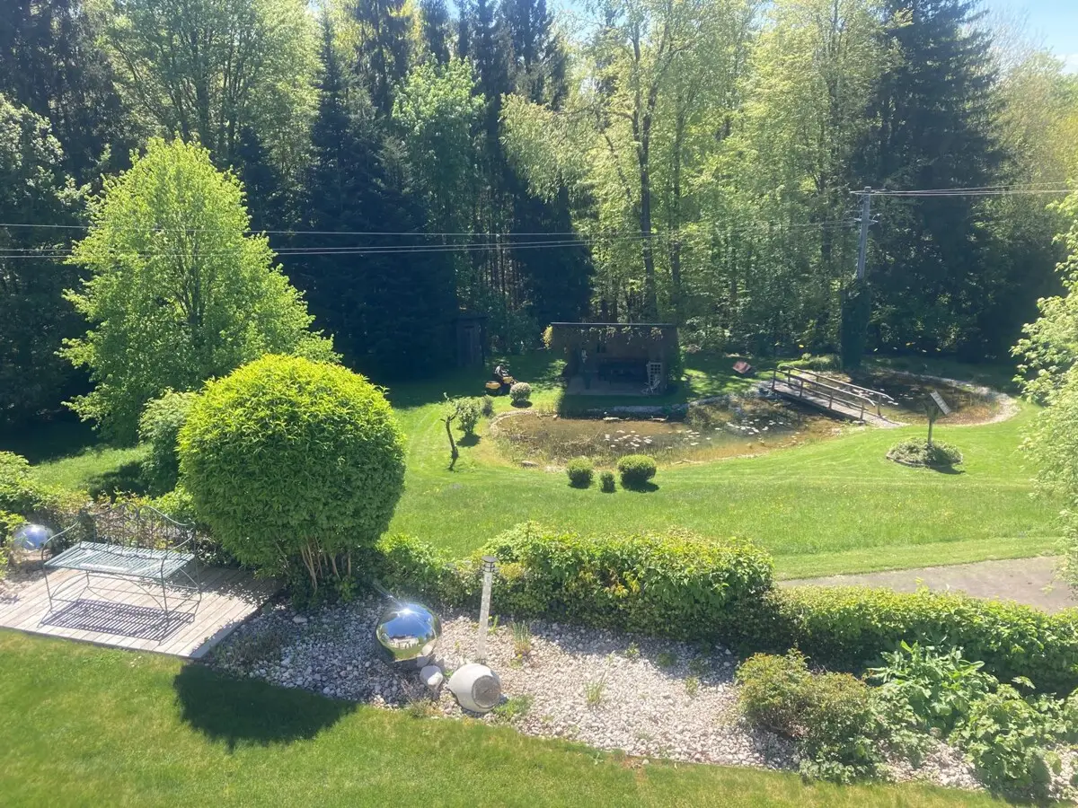 Familienwohnung mit privatem Pool und Wald