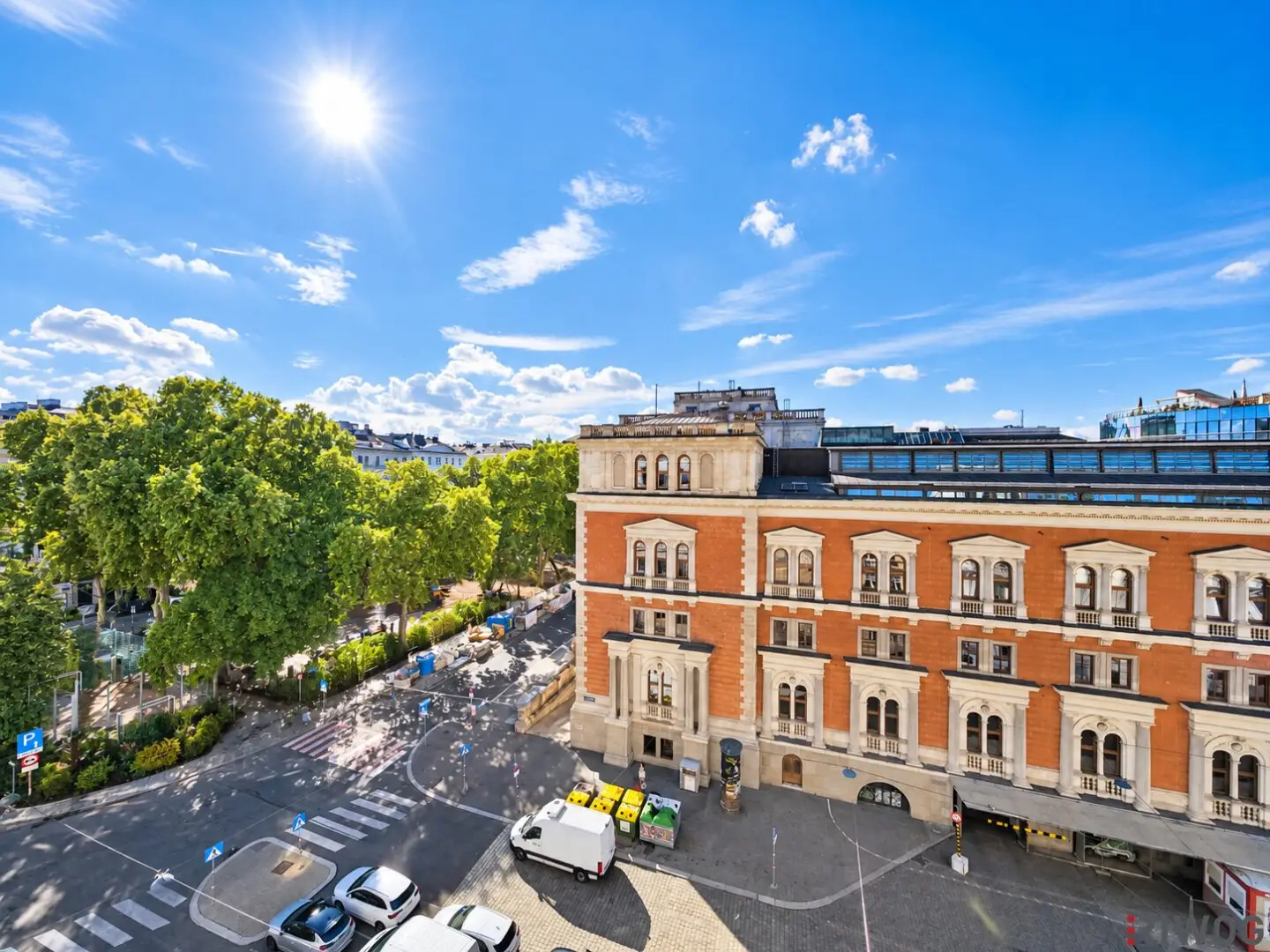 WIEN (ER-)LEBEN | Topsanierte Stilaltbauwohnung bei der alten Börse | 4 Zimmer (davon 2 hofseitig) &amp; 2 Bäder | ab sofort