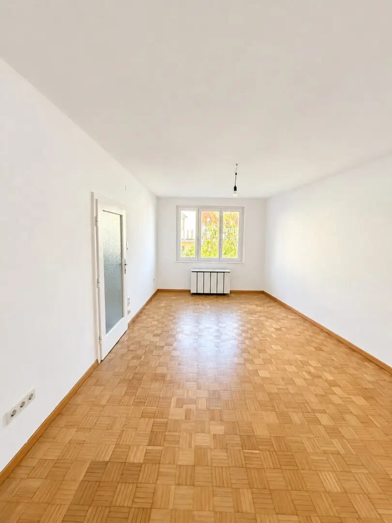 Modern renovated 2-room apartment with new fitted kitchen