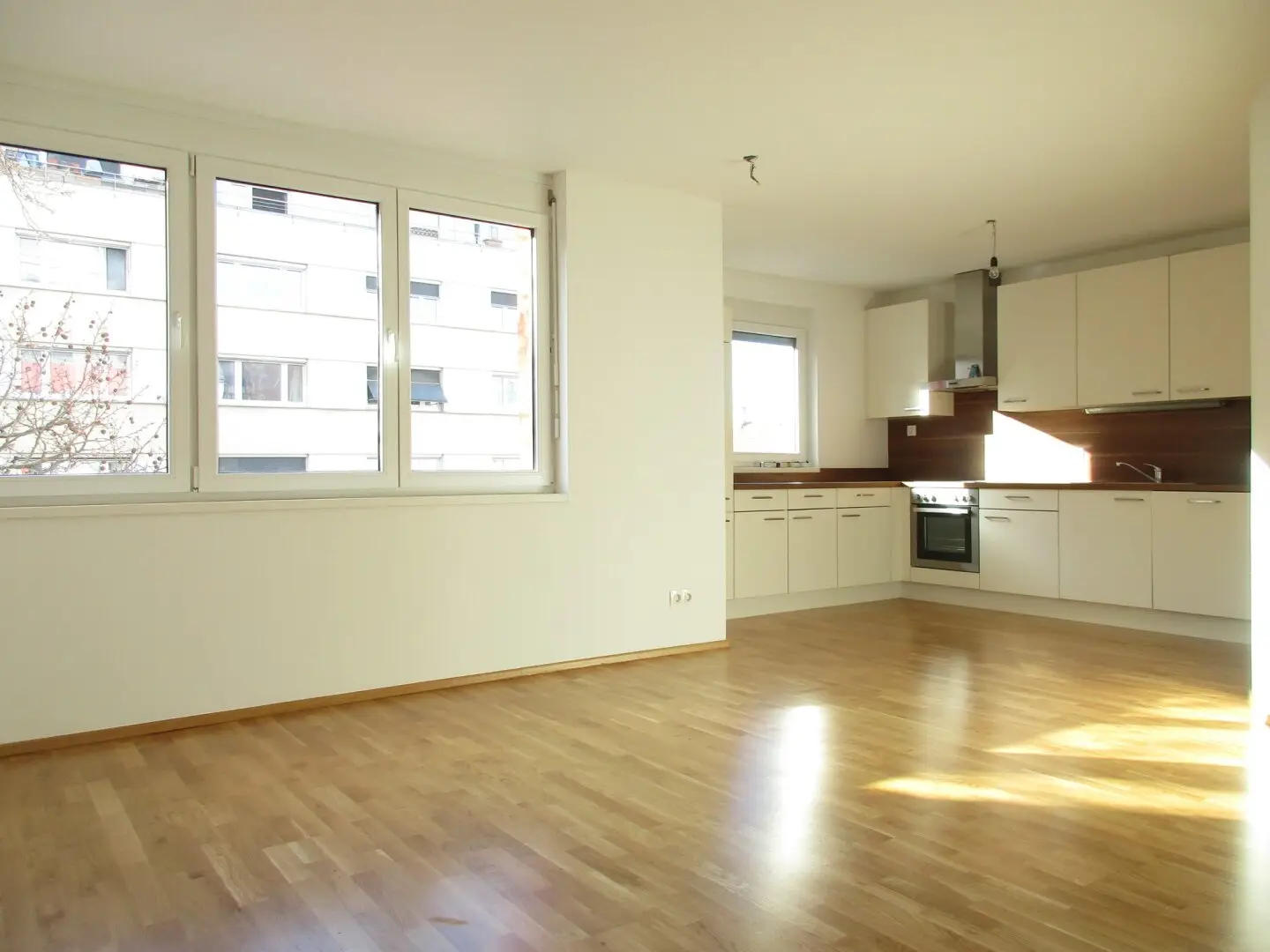 Donaufeld - Wohnung mit Loggia, toller Grundriss - 2 Schlafzimmer - Nähe zur alten Donau!
