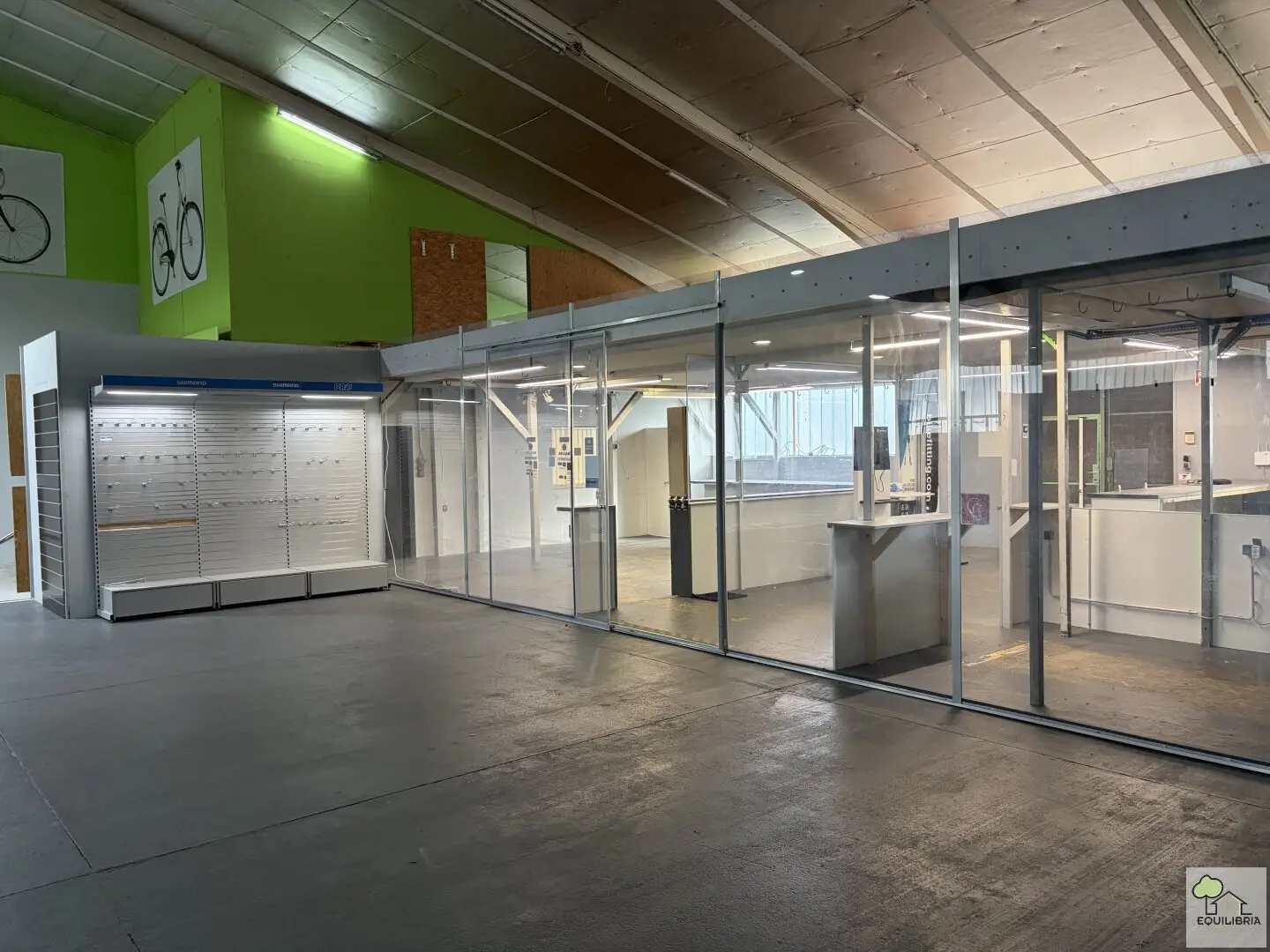 Gewerbehalle mit großzügiger Außenfläche im 22. Bezirk zu mieten !