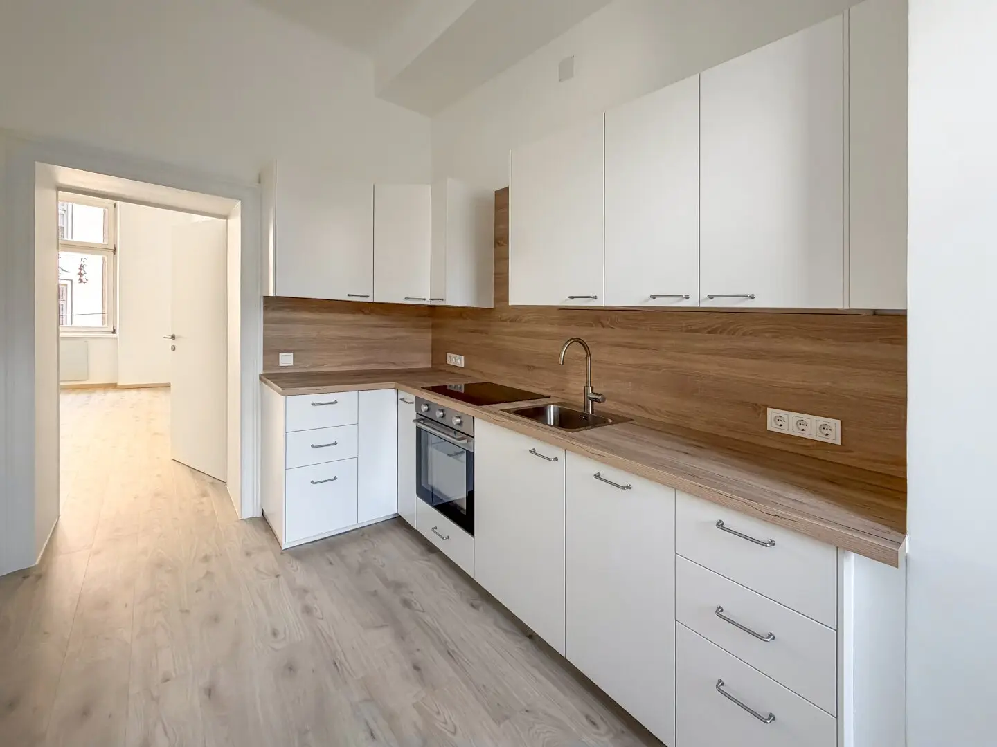 Erstbezug nach Sanierung: 3-Zimmer Wohnung im gepflegten Altbau NÄHE SCHÖNBRUNN.