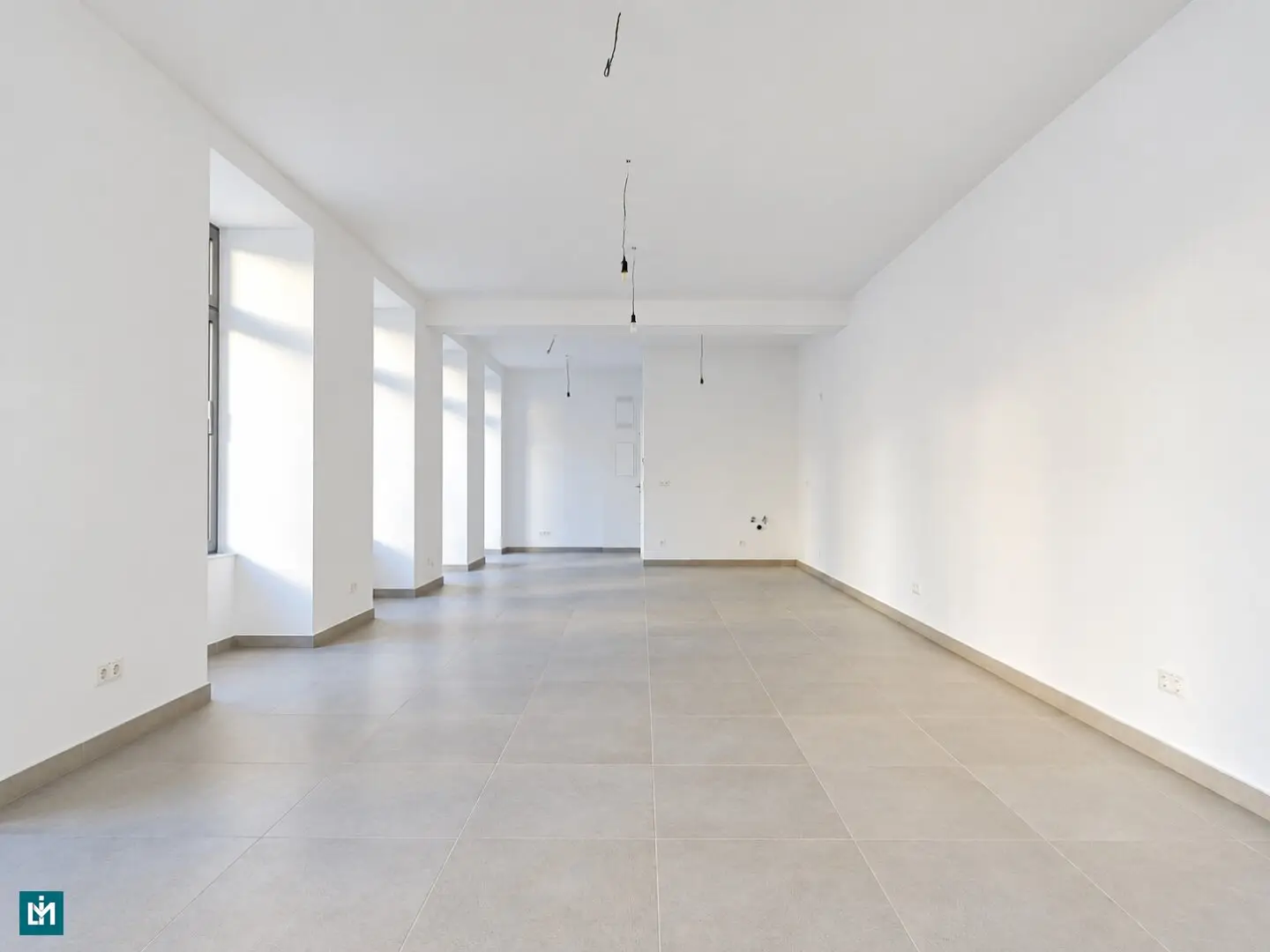 HOCHWERTIGES BÜRO/GESCHÄFTSLOKAL IN GUTER LAGE / NÄHE EINKAUFSZENTRUM HERNALS