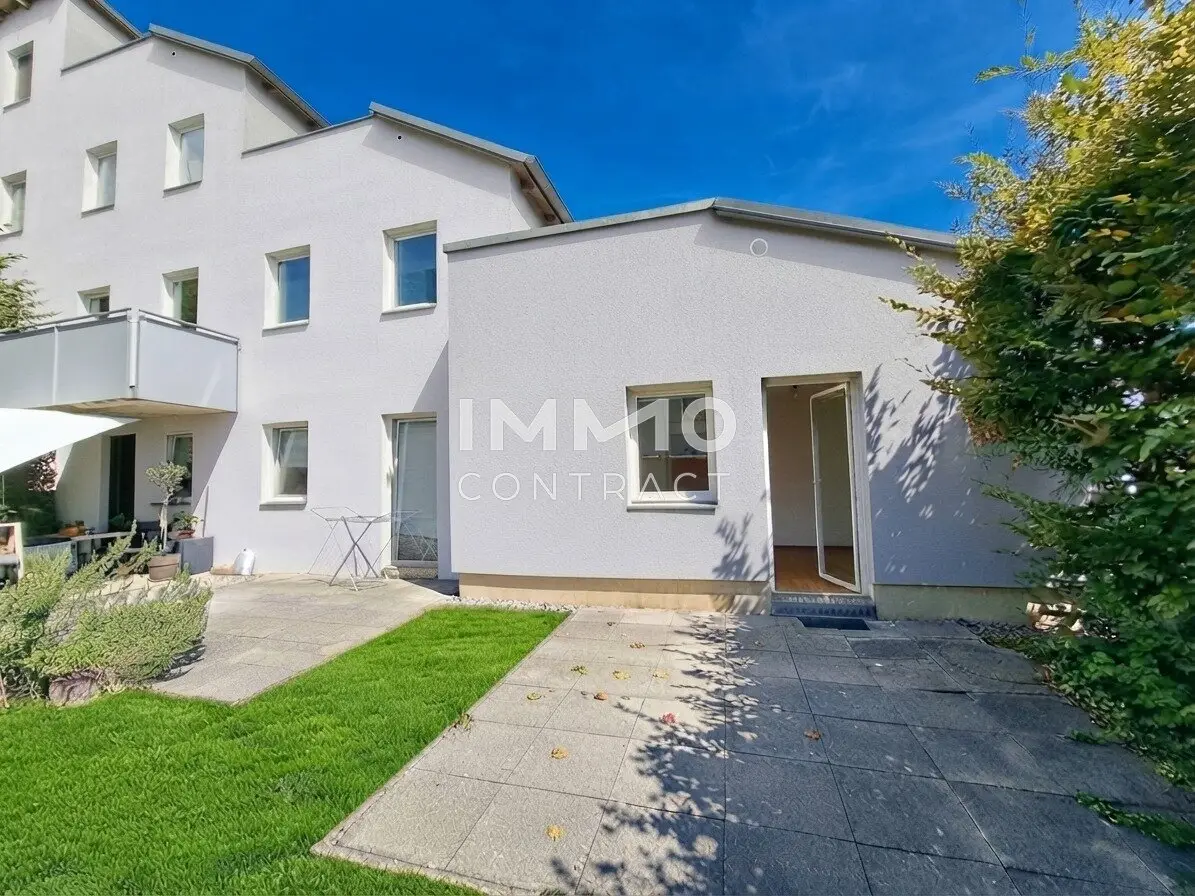 Freshly renovated 2 room terrace apartment with underground parking space | Mariatroster Straße 101c Top 1