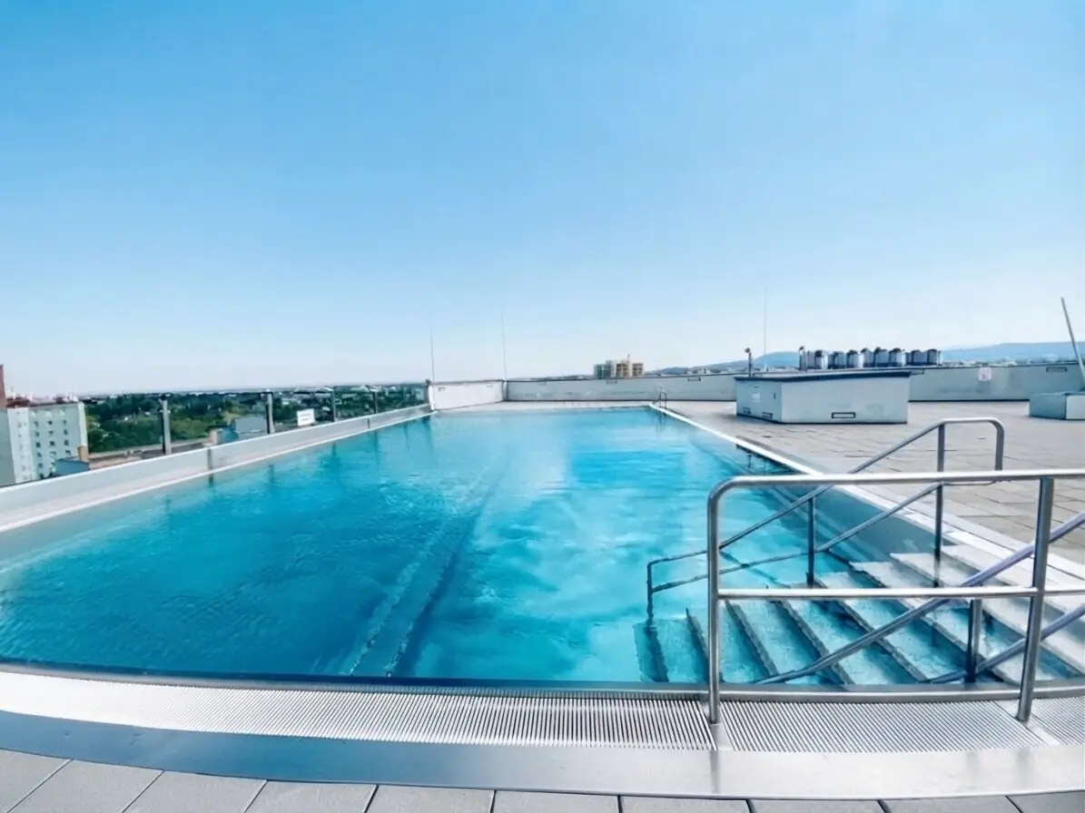 PERFEKTE FAMILIENWOHNUNG MIT LOGGIA UND DACHPOOL &amp; FITNESSRAUM