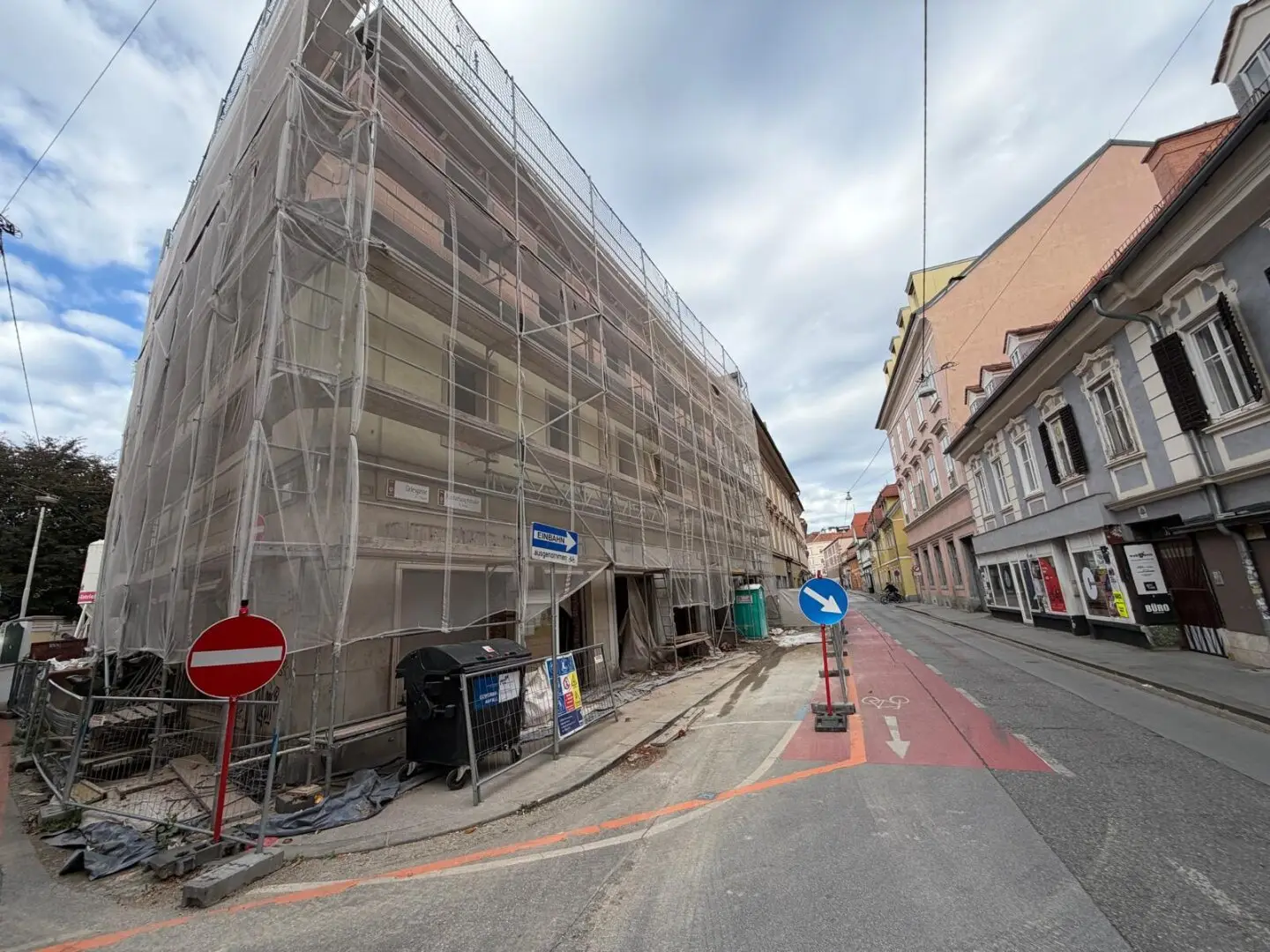 Exclusive commercial space with a variety of usage possibilities in a central prime location