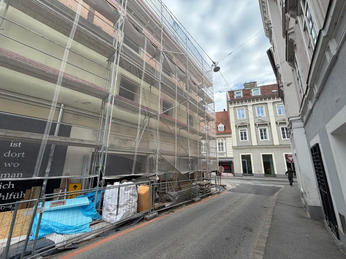 Newly renovated commercial space in popular location near the city center and Südtirolerplatz