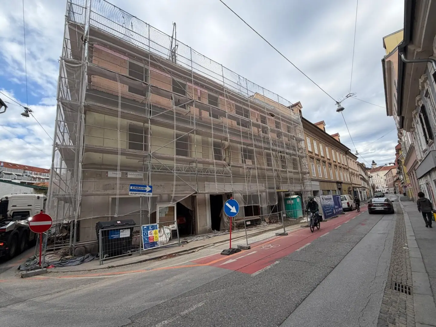 Modern commercial space in very popular Graz location adjacent to the 1st district at Feuerbachgasse corner Griesgasse