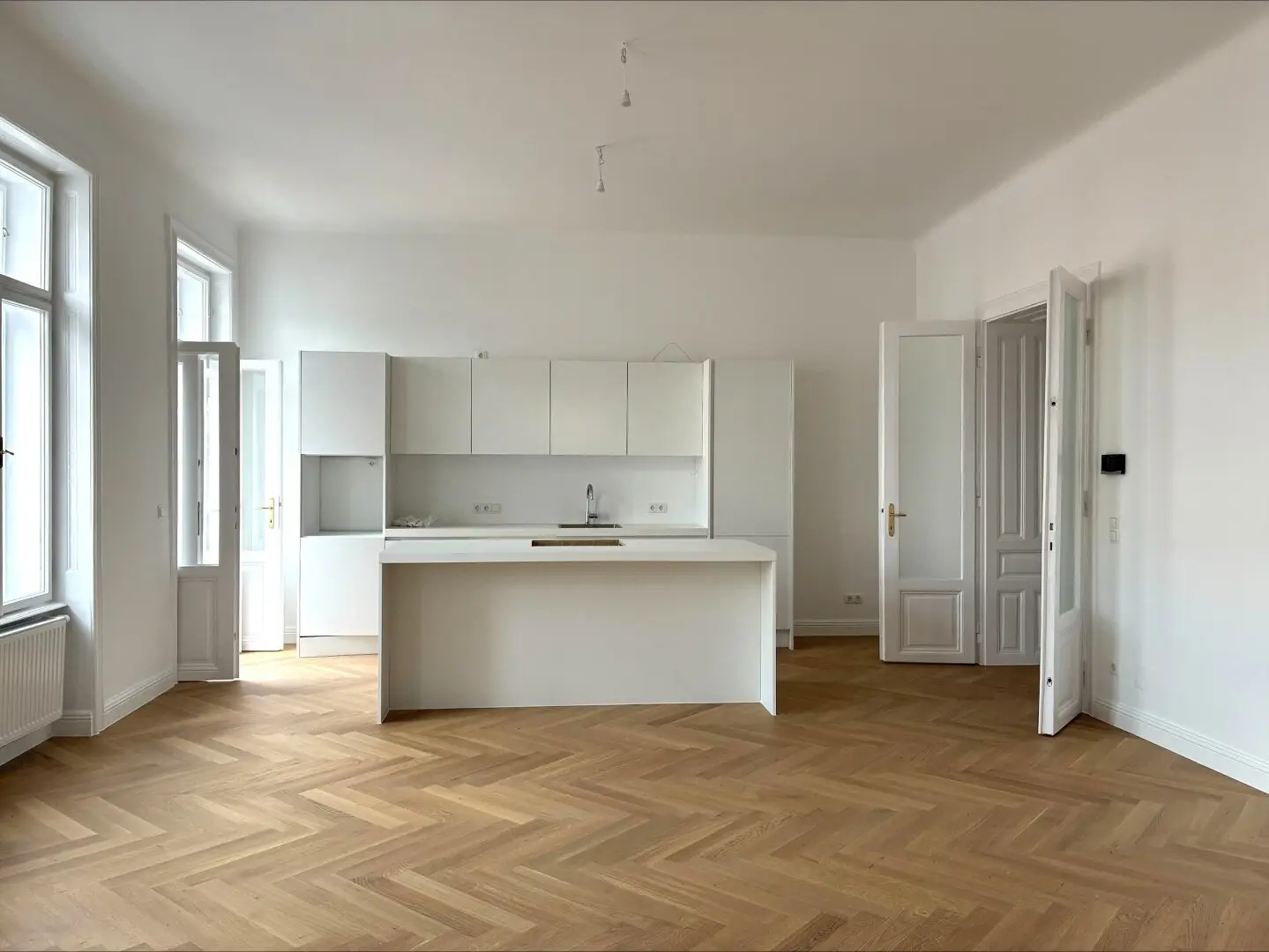 SELTENE MIETGELEGENHEIT: "Elegant wohnen mit Stil" - Vollrenovierte 5-Zimmer-TRAUMWOHNUNG mit BALKON in zentraler Lage, PROVISIONSFREI vom Eigentümer