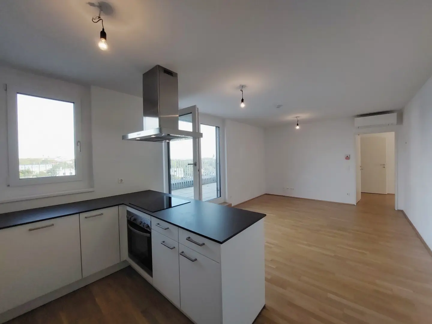 Dachgeschosswohnung mit Fernblick und zwei Balkonen