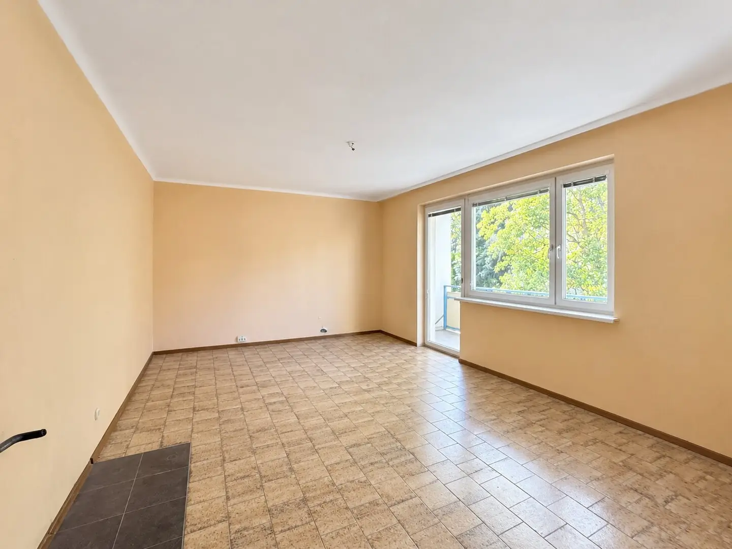 Hofseitige Wohnung mit Loggia und Aufzug