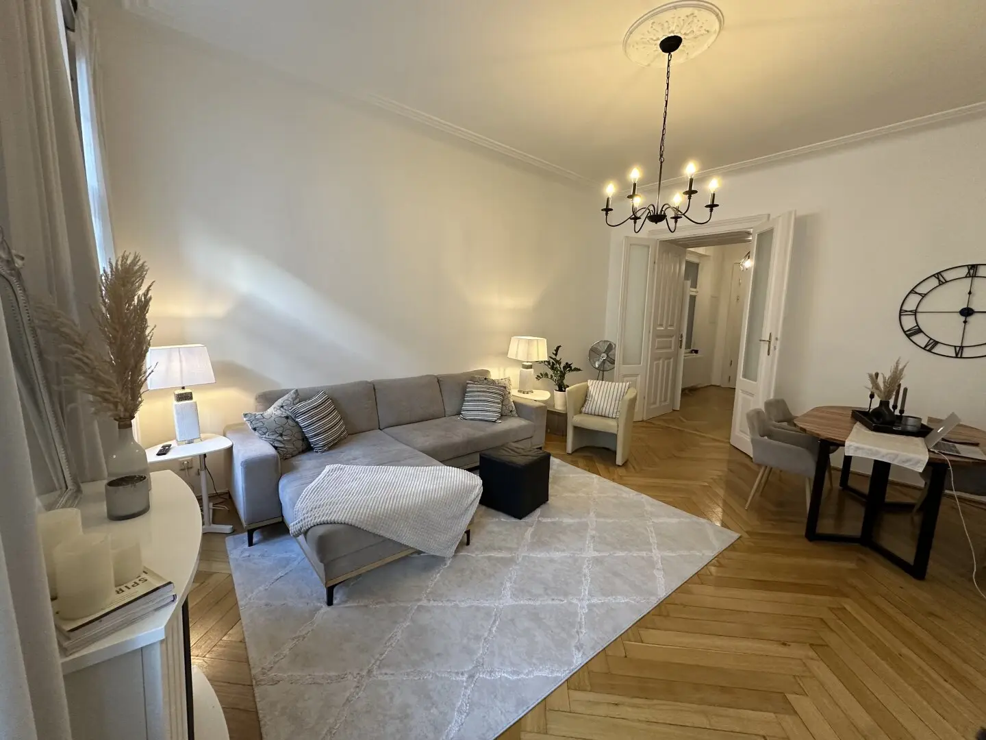 Mariahilferstraße: 3-Zimmer-Wohnung mit separater Küche - WG geeignet!