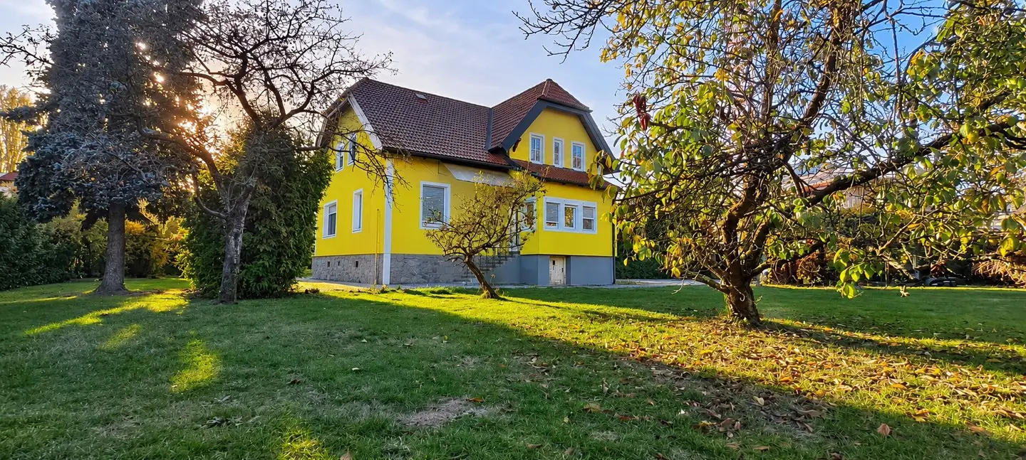 Graz-Liebenau - A hidden piece of green in Graz. A house with history and space for new ideas.