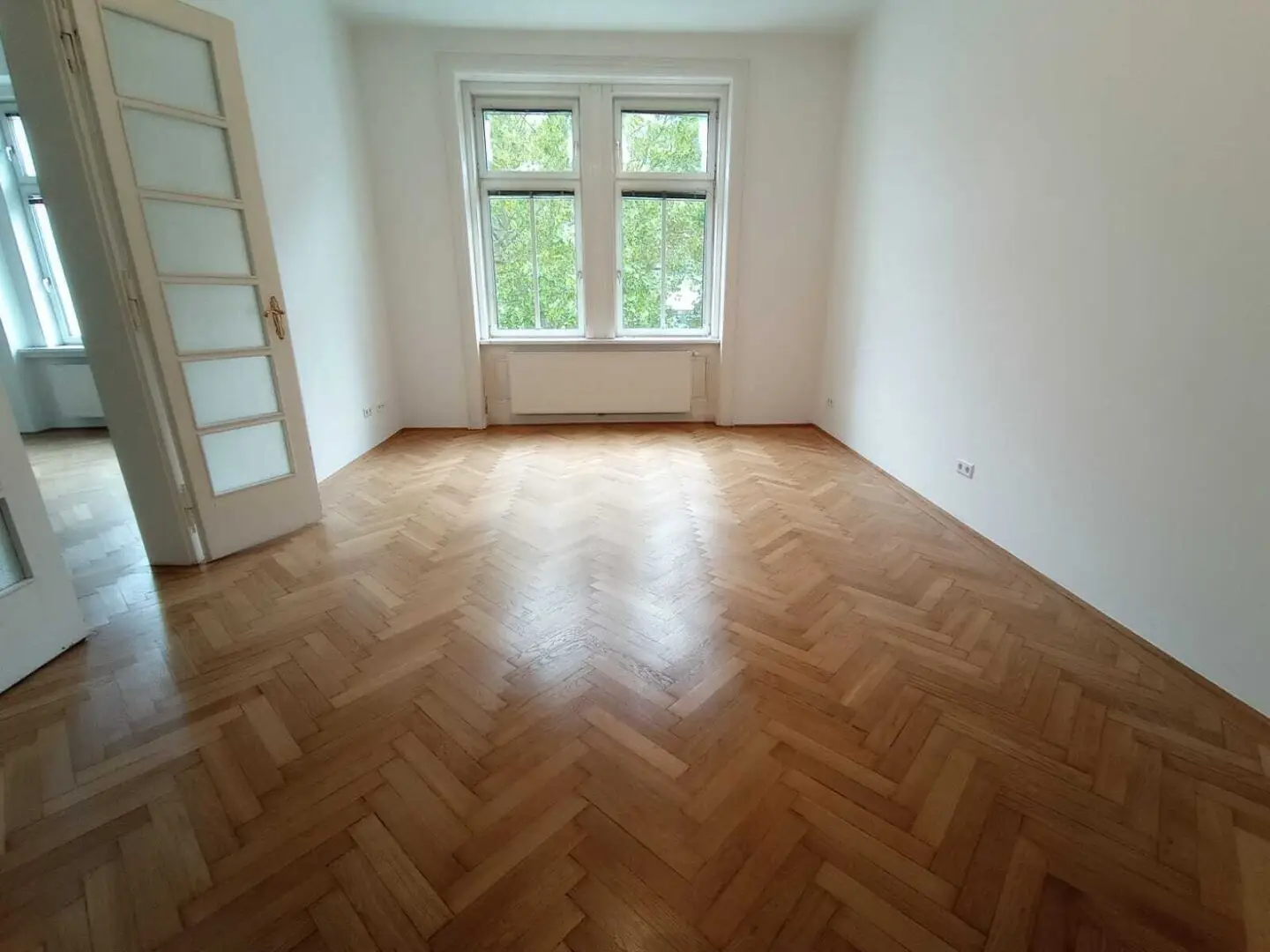 Super well-maintained period apartment (3 rooms) right at U3 Enkplatz
