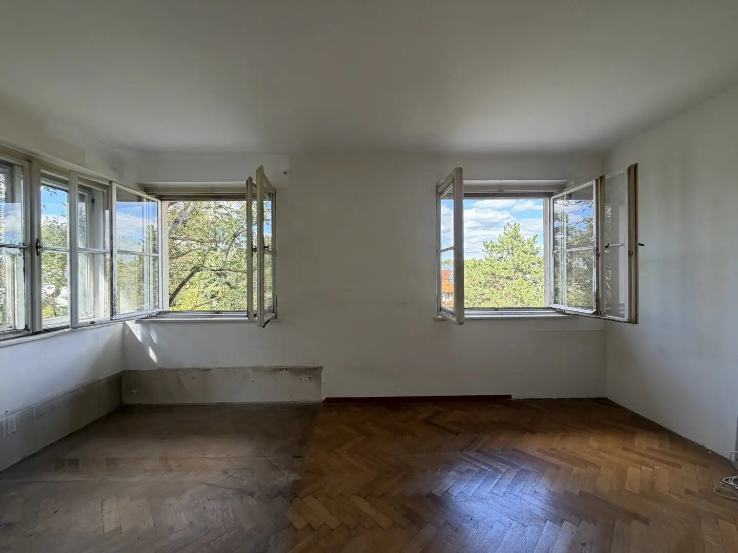 Altbauwohnung mit Renovierungsbedarf in 2. Etage