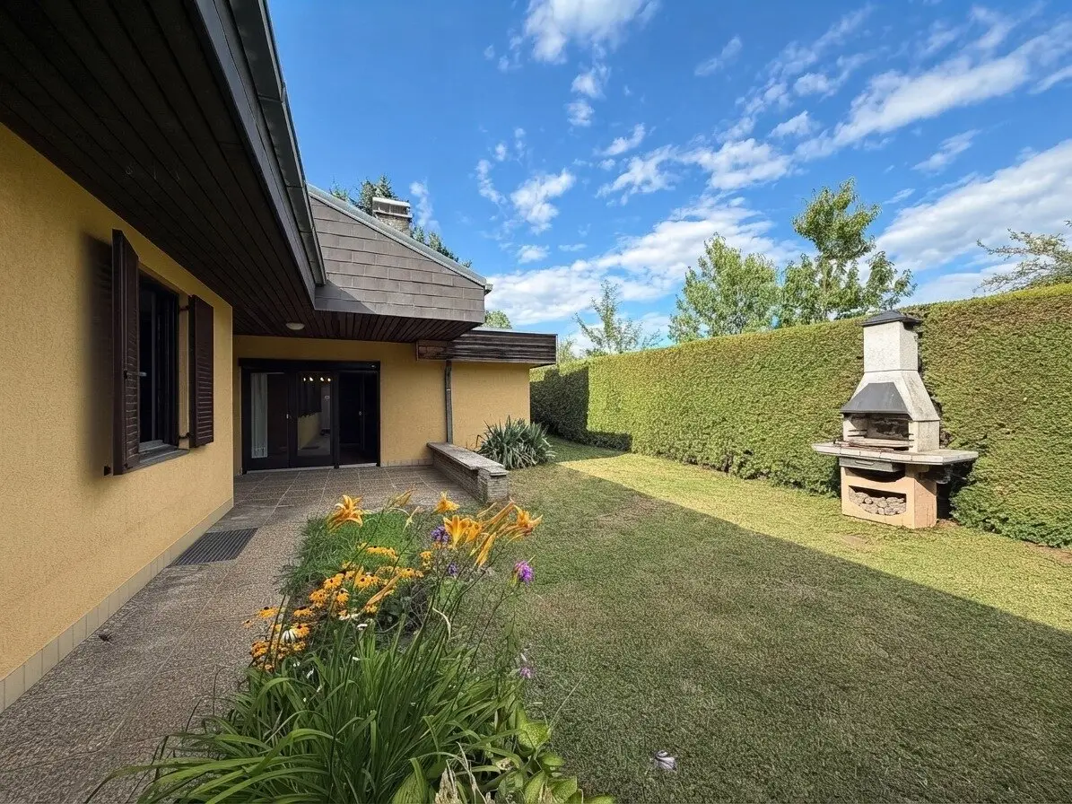 Spacious house with dreamy garden in a quiet cul-de-sac location in Graz