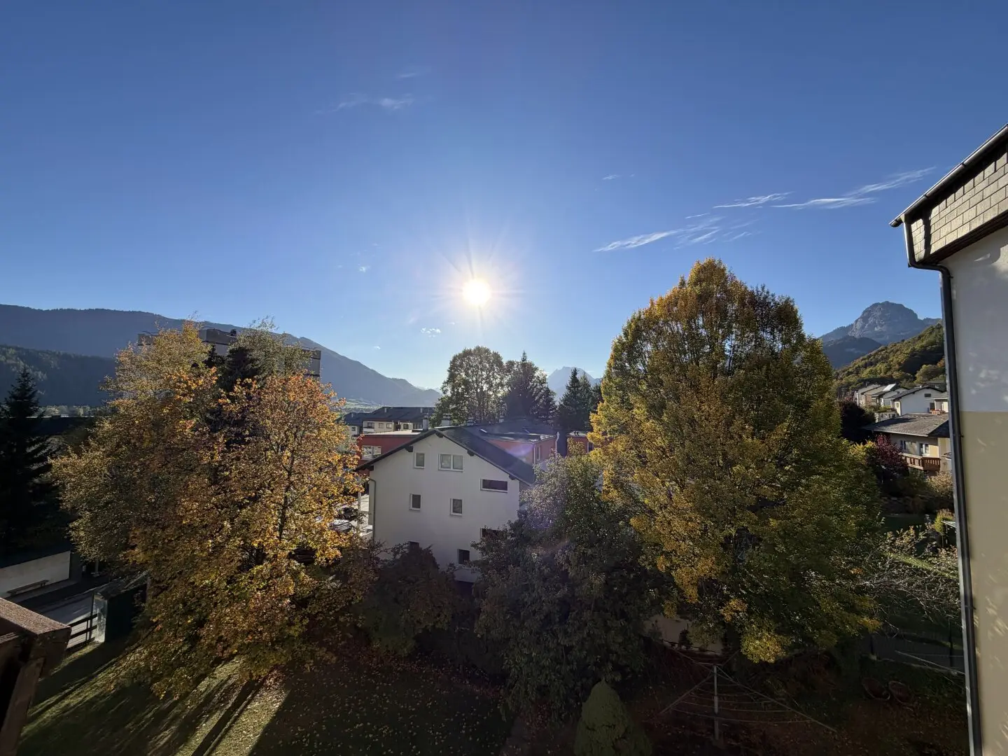 Bright approx. 104 m² condominium / west-side glazed loggia