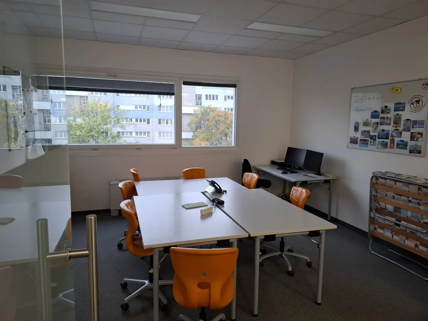 Modern office near U1 station, parking spaces available