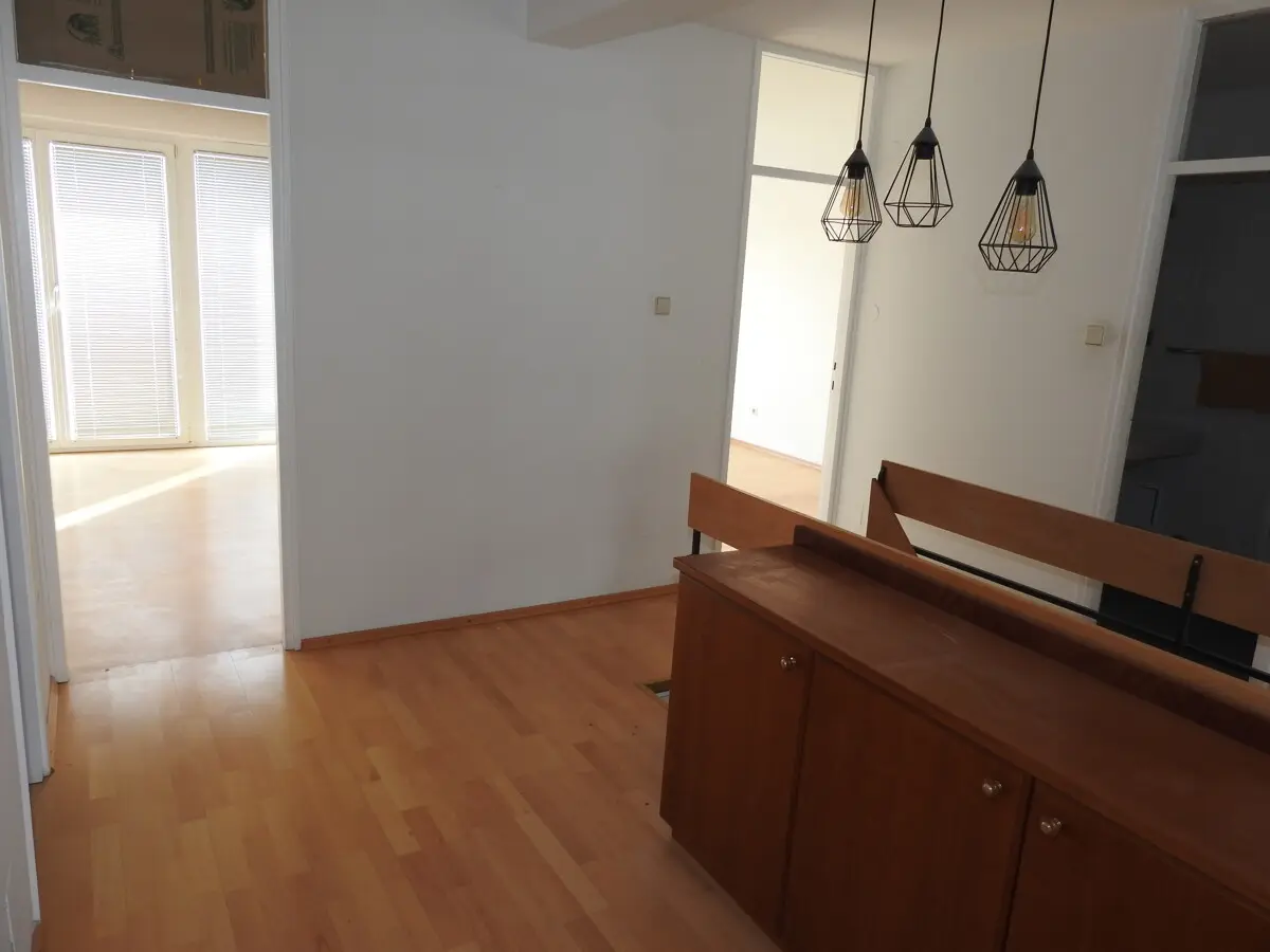 Helle Maisonettewohnung nahe HTL mit Aufzug und Balkon