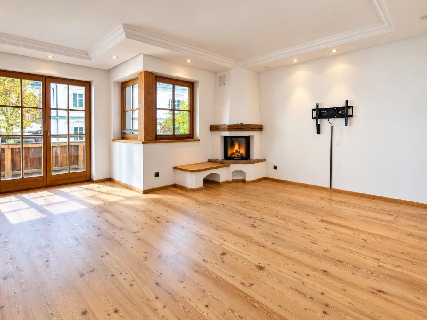ALPINES WOHNGEFÜHL IM HERZEN VON KITZBÜHEL – STILVOLLE 3-ZIMMER-WOHNUNG MIT KAMIN UND BALKON