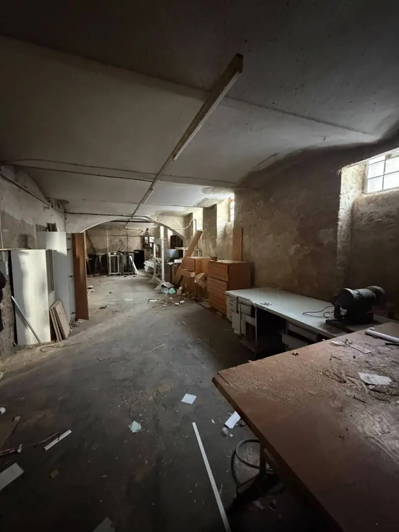 Souterrain mit ca. 270 m² und eigenem Straßenzugang – Lager, Werkstatt oder Atelier in Favoriten