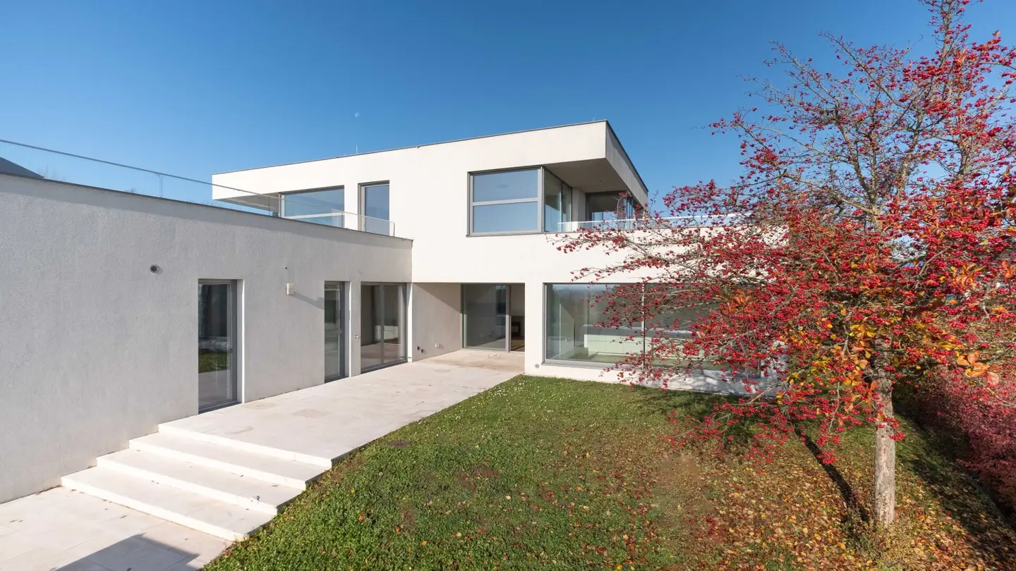LINZ LEONDING. ARCHITEKTENHAUS MIT REICHEM INNENLEBEN UND HANG ZUR AUSSICHT