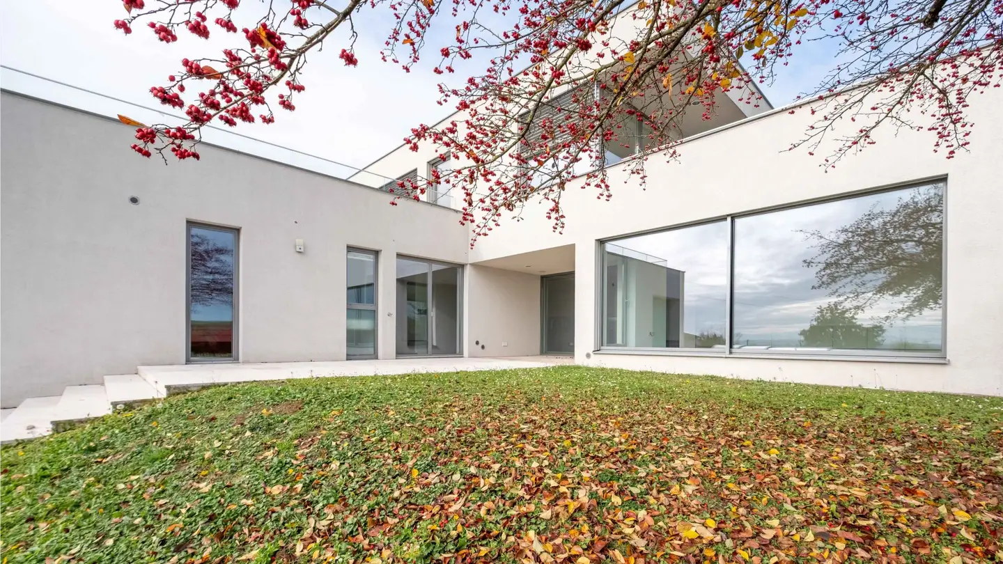 LINZ LEONDING. ARCHITEKTENHAUS MIT REICHEM INNENLEBEN UND HANG ZUR AUSSICHT