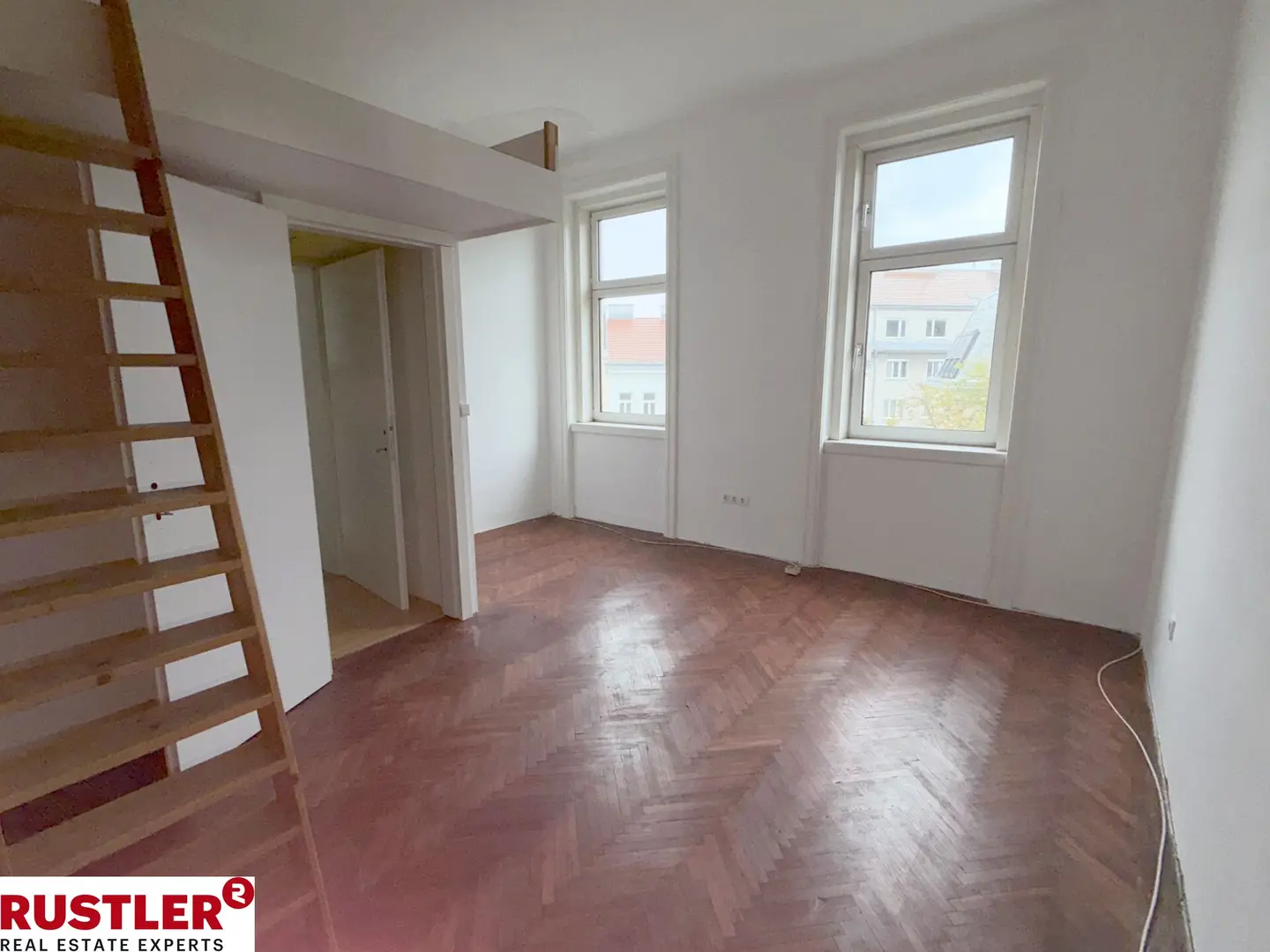 Altbauwohnung mit Fischgrätparkett im Stuwerviertel
