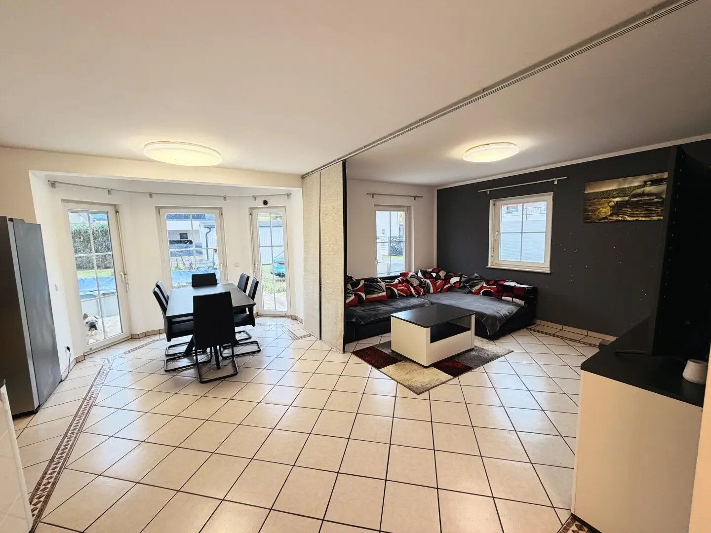 Living with leisure factor – single family house with pool, large terrace and versatile garage