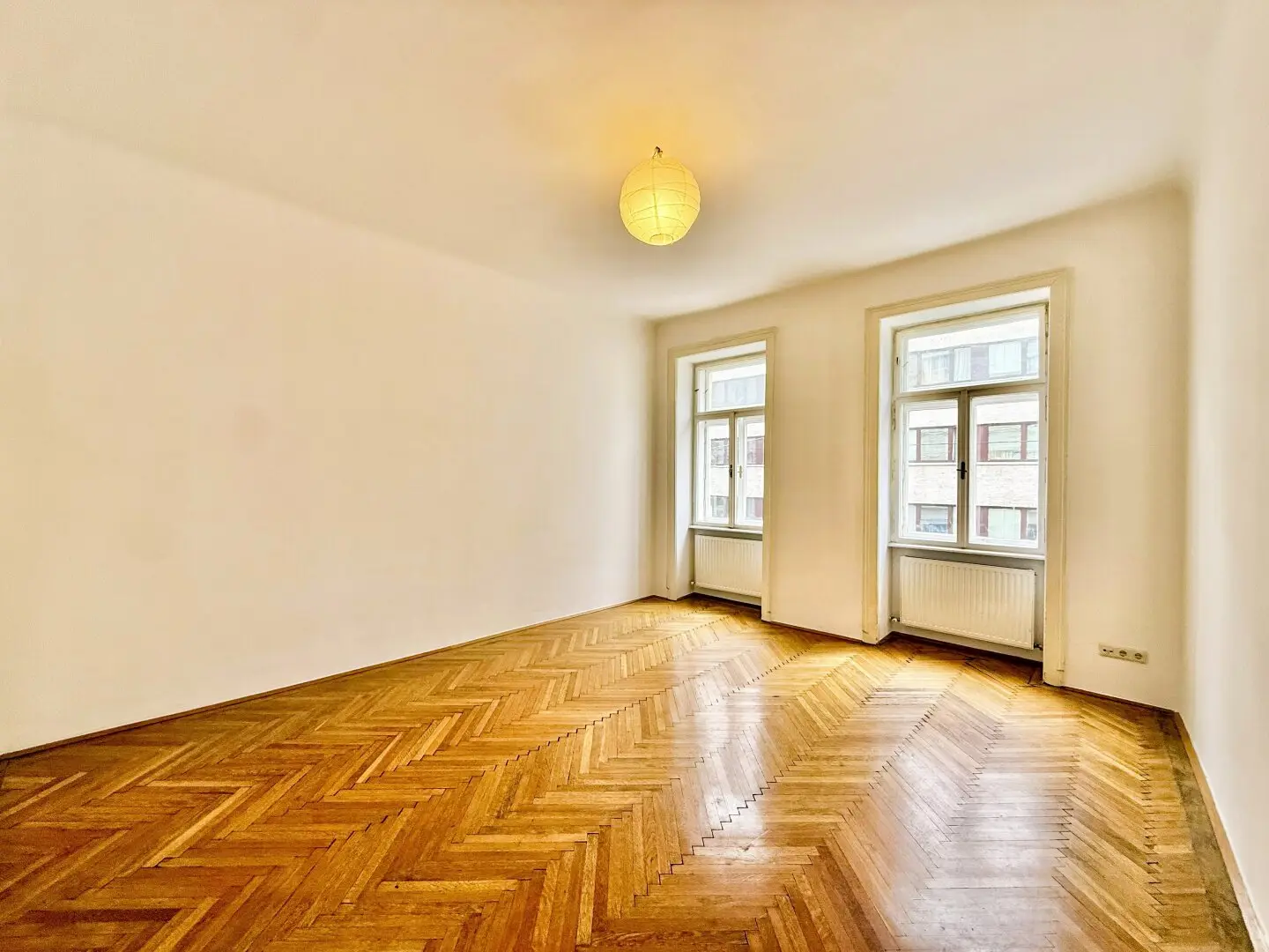 KLEIN ABER MEIN | Charmanter ALTBAU | ca. 39 m² | FISCHGRÄTPARKETT | Einbauküche | KUTSCHKERMARKT