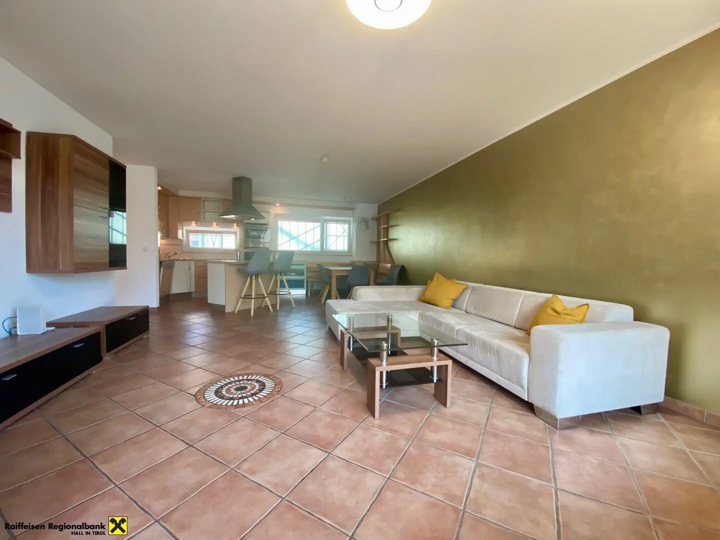 Helle 3-Zimmer-Wohnung mit Tiefgarage in Hochrum