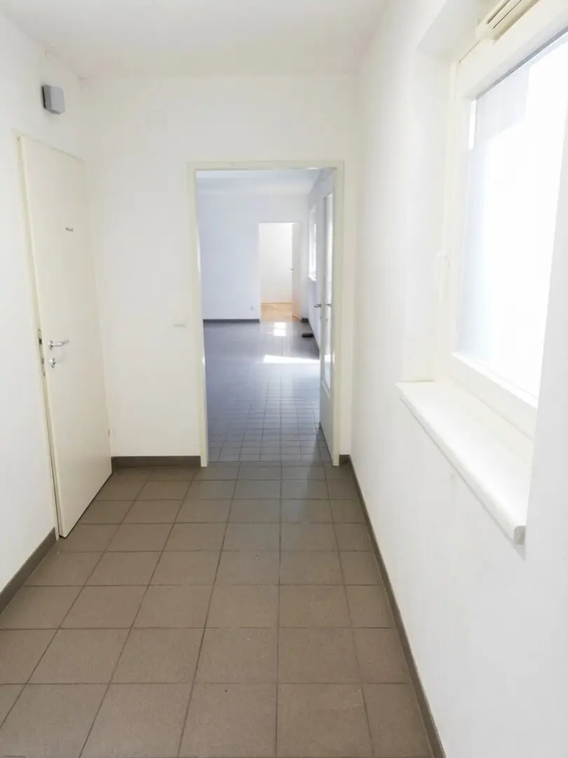ATTRAKTIVE PRAXIS- ODER BÜROFLÄCHE IN 1100 WIEN – UNBEFRISTET &amp; PROVISIONSFREI!