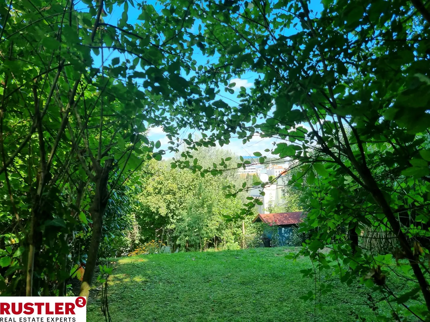 Rare building plot in green quiet location investor apartment