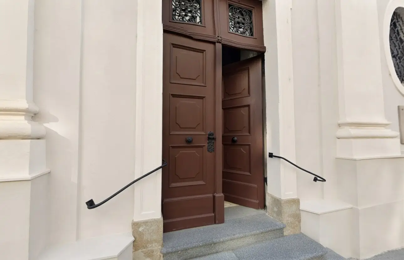 Ruhiges, helles Altbaubüro in gefragter Zentrumslage zur Eigensanierung im 9. Bezirk - Boltzmanngasse (!)