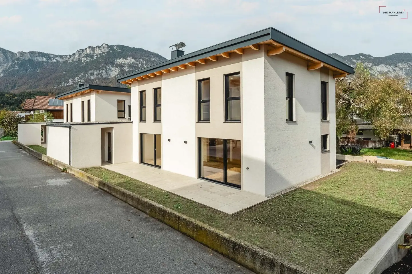 Erstbezug familienwohnung mit Privatgarten und Carport