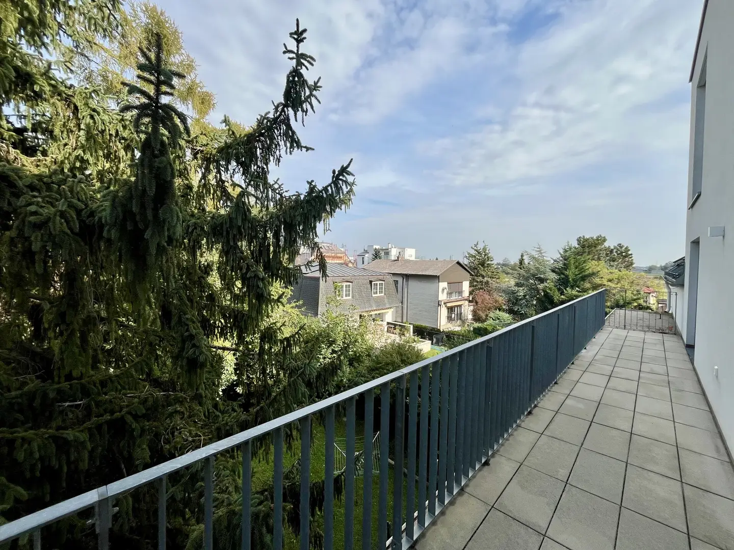 Apartment with generous terrace and lift