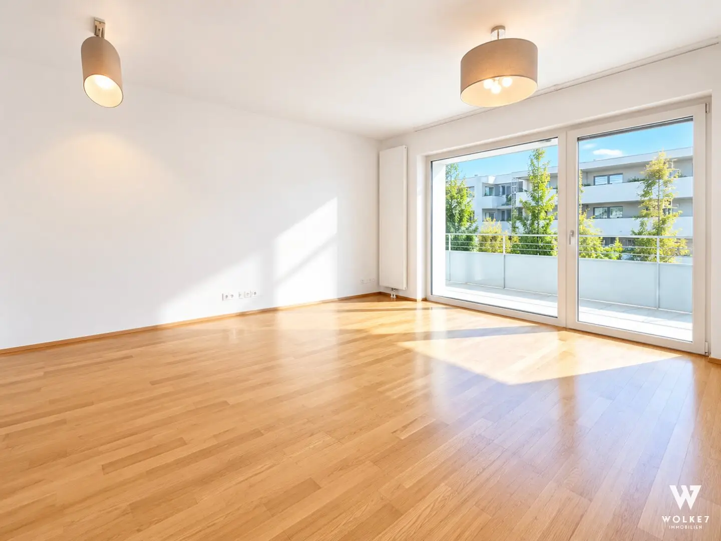 SEESTADT: Exklusive 2-Zimmer-Wohnung mit traumhaftem Seeblick, Balkon &amp; Loggia | Tiefgaragenstellplatz