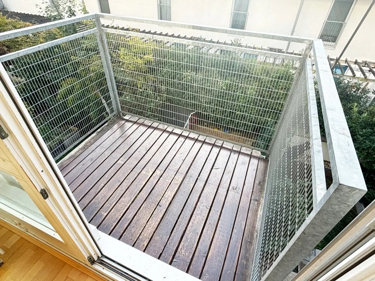 Sonnige und ruhige 2 Zimmer mit Balkon in Breitensee - Garagenstellplätze im Haus anmietbar