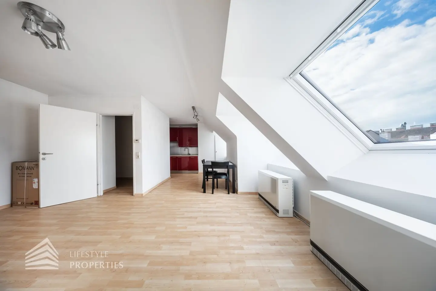 Ruhige Dachgeschosswohnung mit Lift und hofseitiger Ausrichtung im 16. Bezirk
