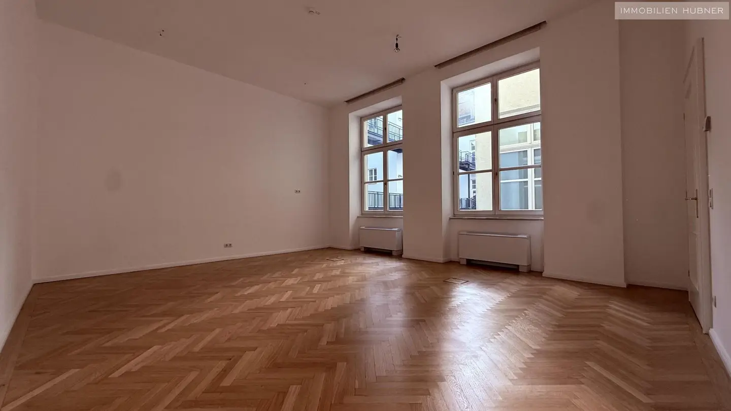 großes Büro zum Innenhof (2)