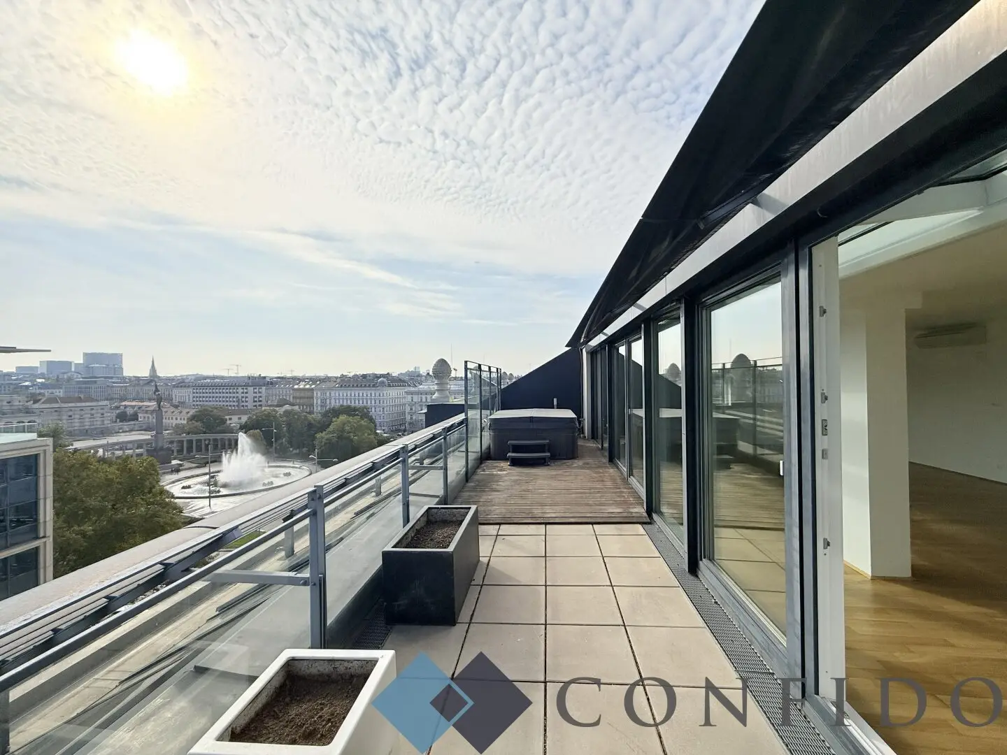 Exklusives Penthouse mit spektakulären Terrassen und Jacuzzi – Wohnen auf höchstem Niveau beim Schwarzenbergplatz