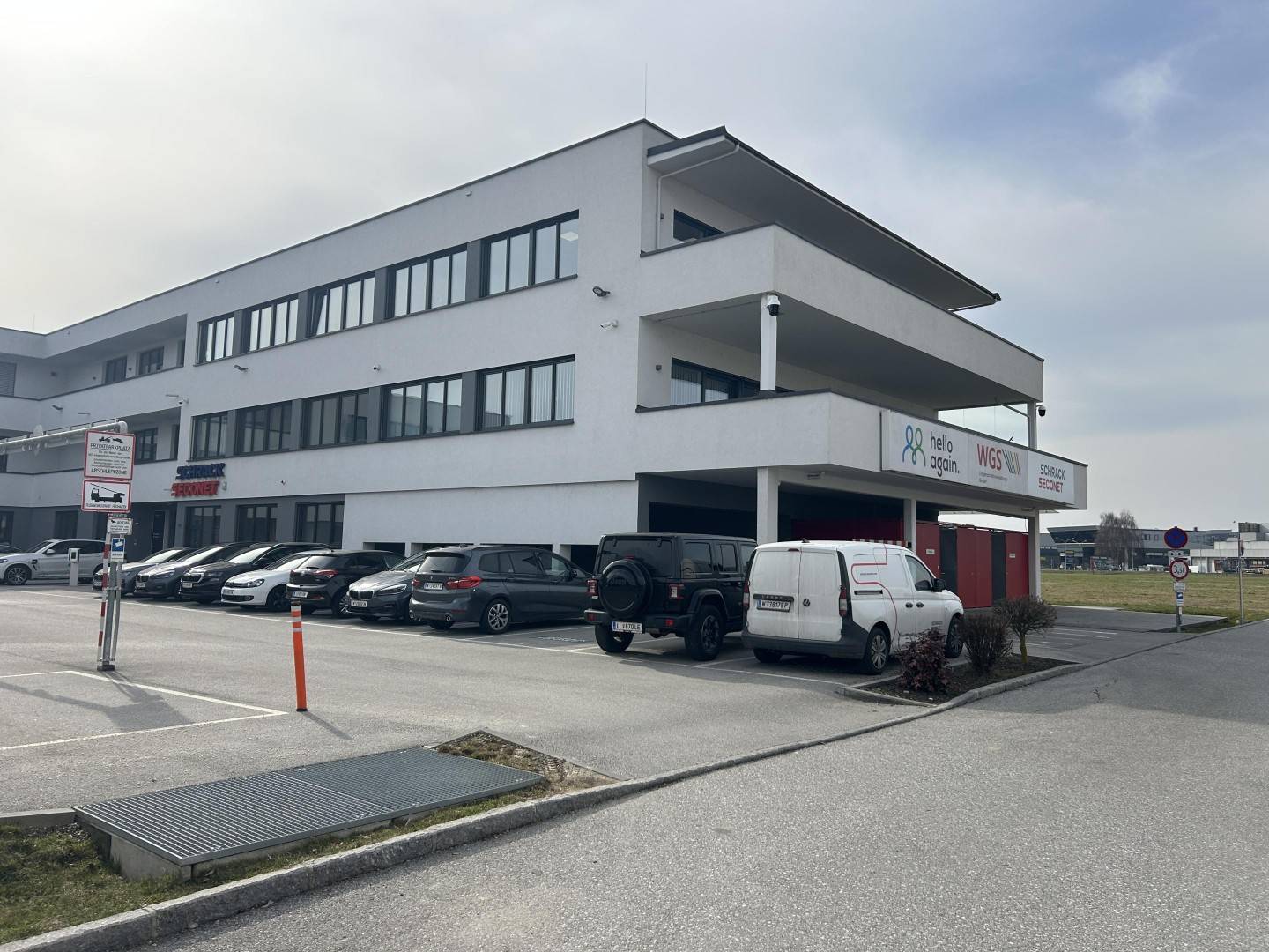 Mietobjekt in TOP LAGE    ab 1.7. 26   465 m² EG und  469 m2 1. OG verfügbar plus Keller kleinere Flächen auf Anfrage