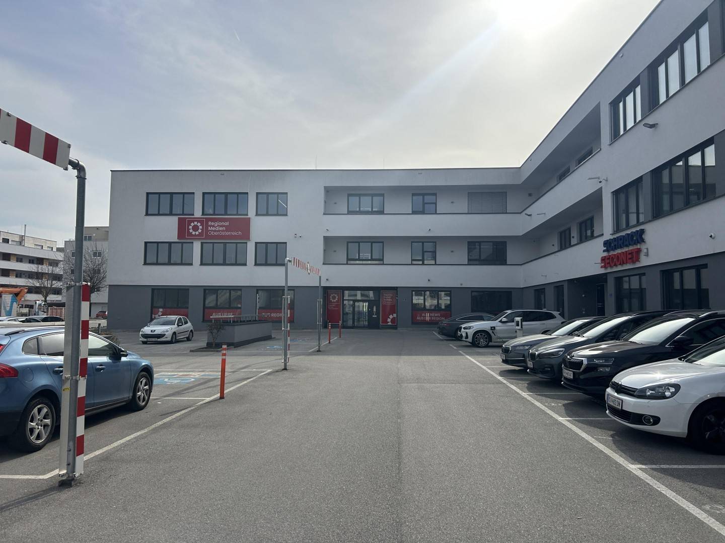 Mietobjekt in TOP LAGE    ab 1.7. 26   465 m² EG und  469 m2 1. OG verfügbar plus Keller kleinere Flächen auf Anfrage