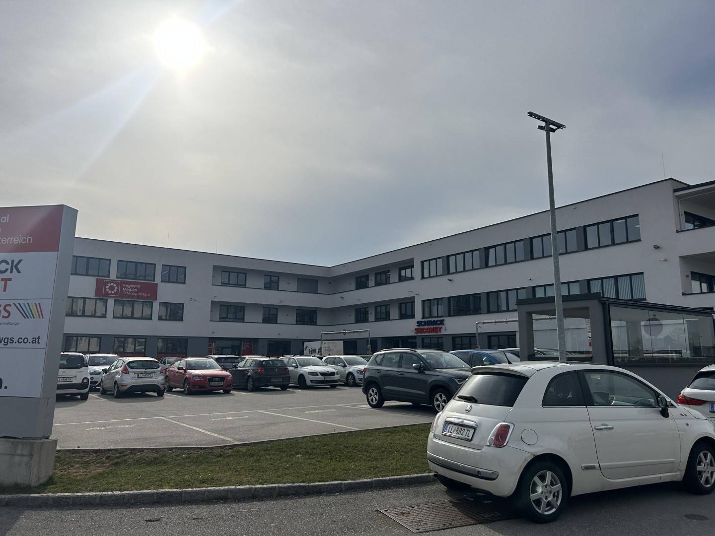 Mietobjekt in TOP LAGE    ab 1.7. 26   465 m² EG und  469 m2 1. OG verfügbar plus Keller kleinere Flächen auf Anfrage