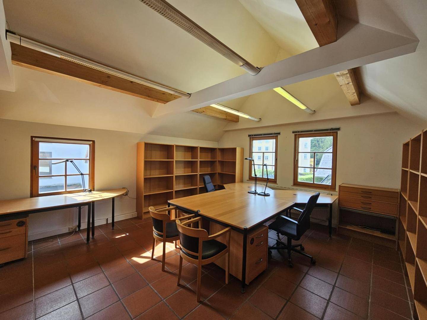 Sonnige Büroflächen oder Praxis in ruhiger, zentraler Lage