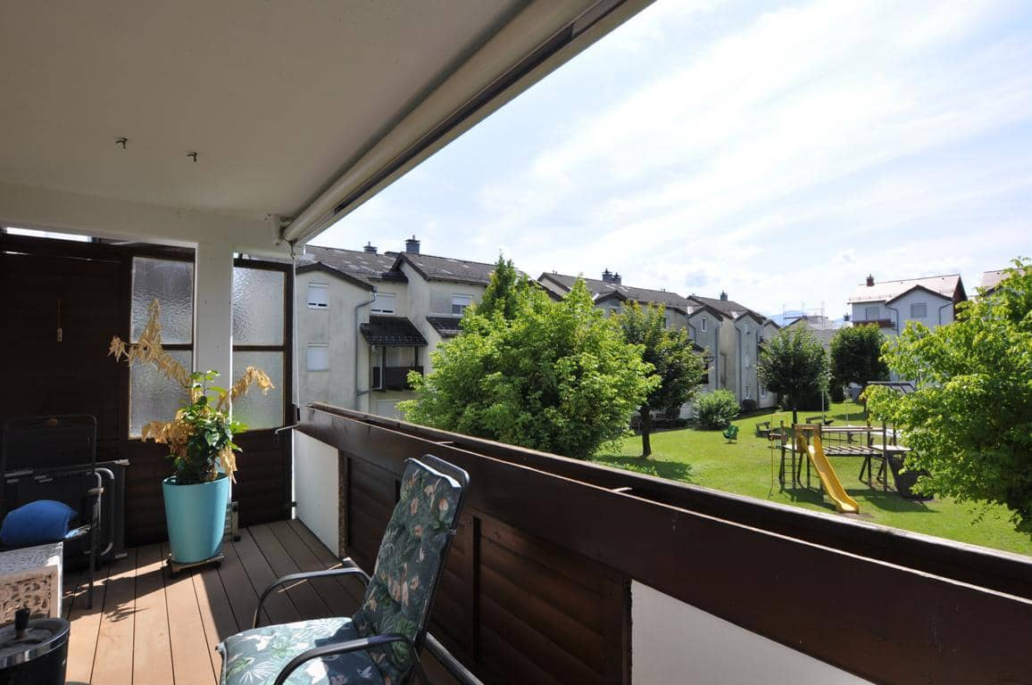 Wohnung mit großer Loggia und Garage im Grünen
