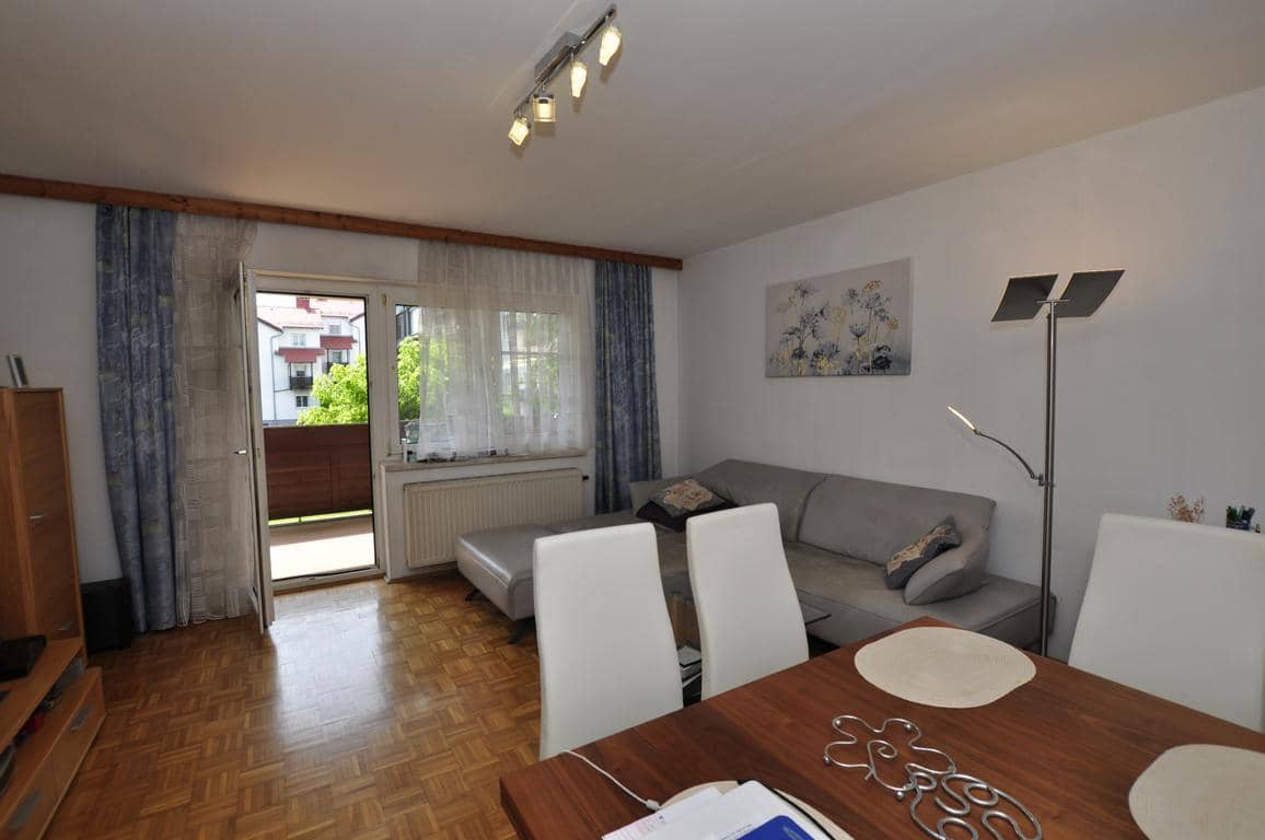 Wohnung mit großer Loggia und Garage im Grünen