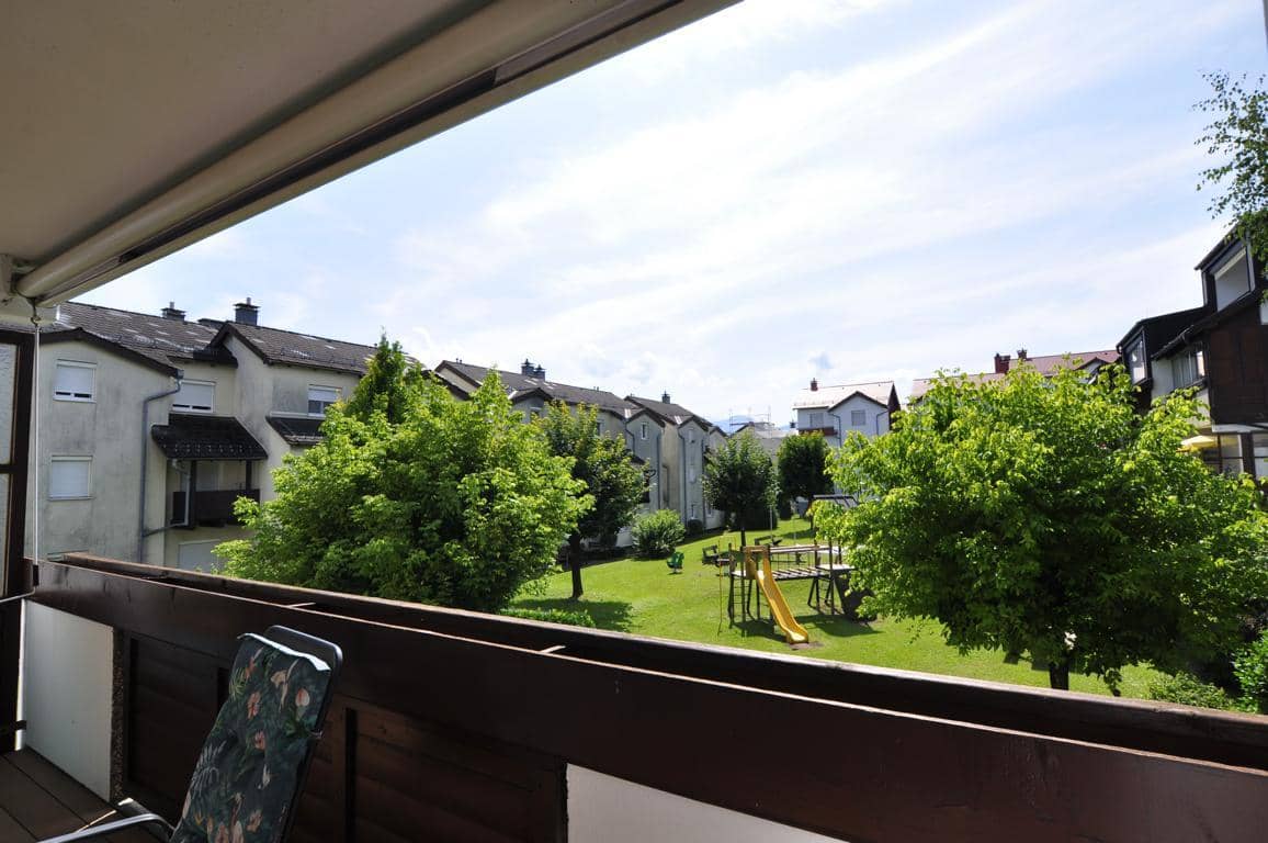 Wohnung mit großer Loggia und Garage im Grünen