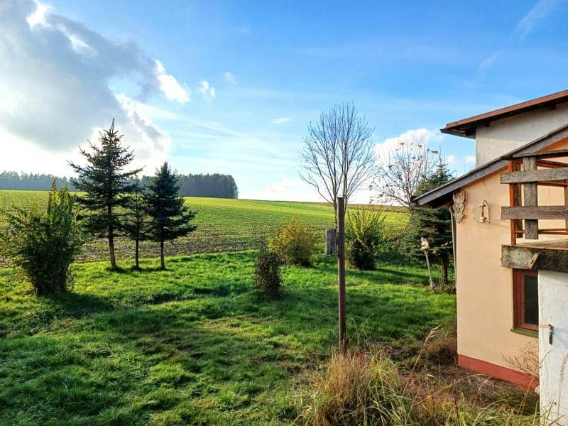 Für Bauträger: bewilligtes Reihenhaus mit 3 Wohneinheiten in ländlicher Ruhelage